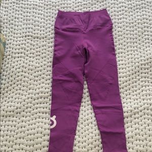 Peloton sz 4 NUX purple leggings
